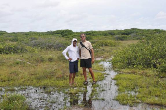 Cruzando a Ponta do Mangue em direção ao Poço das Pedras, região de Atins, nos Lençóis Maranhenses - MA